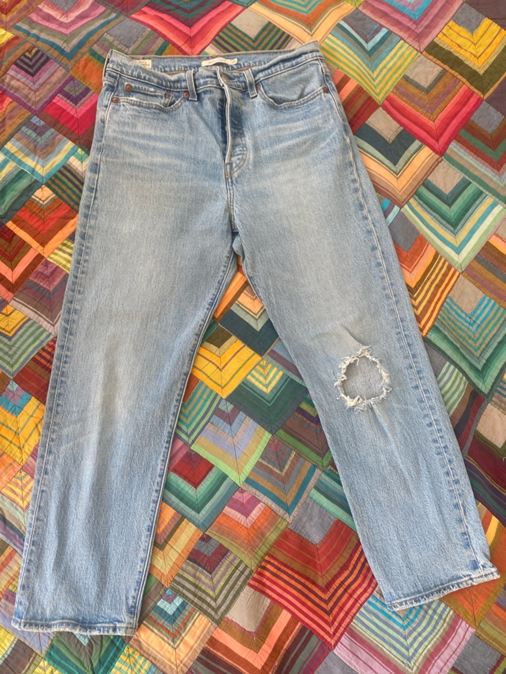 Levi's wedgie straight Light Blue Boyfriend Jeans with Distressed Knee. Size 29.